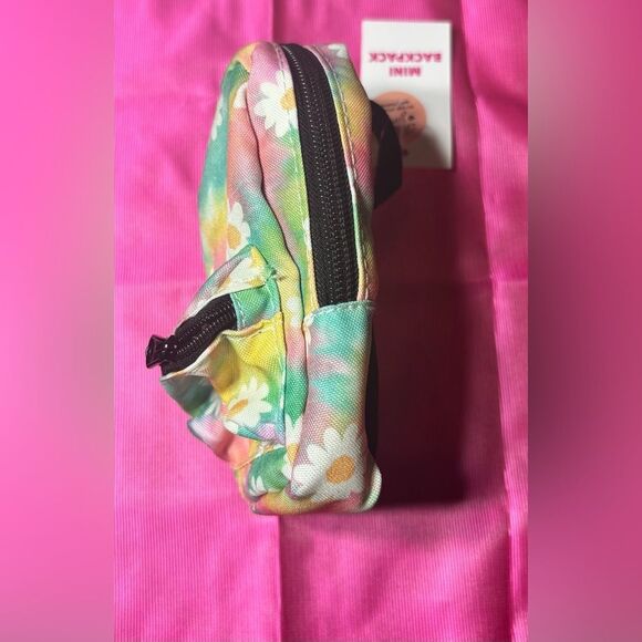 New Tie Dye Daisies Mini Backpack NWT Approximately 4” x 6” - Picture 3 of 5
